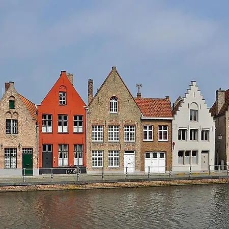 Bed & Breakfast With Carparking, Bicycles And Small Breakfast *